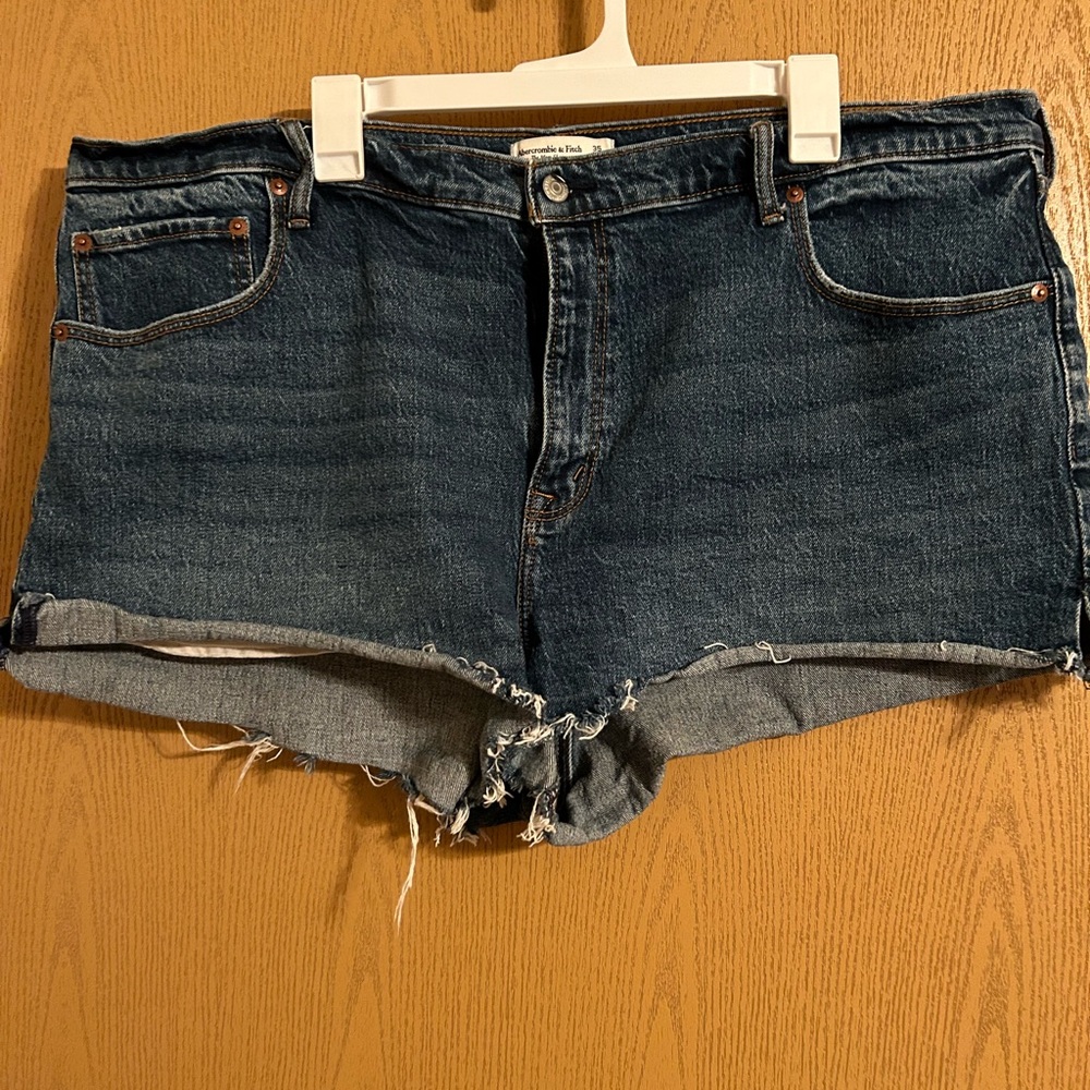 Abercrombie High Rise Mom Short